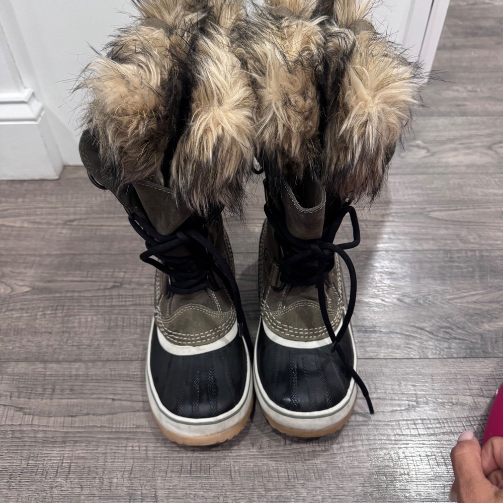Sorel Joan of Arctic Waterproof Winter Boots Faux Fur Cuff Olive Black Size 5